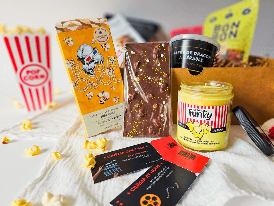 Boîte cadeau Cinéma maison netflix à partager avec chocolat Baba Cool, bougie popcorn et barbe à papa érable
