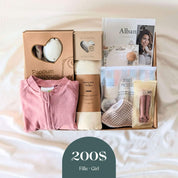 Boîte cadeau naissance fille 200$ avec vêtements roses, doudou Papoum Papoum et soins bébé produits locaux