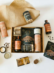 Boîte cadeau Espresso remplie de produits gourmands au café et à l’érable, idéale pour les amoureux du café, les employés à gâter et les courtiers immobiliers en quête d’un cadeau distinctif et réconfortant