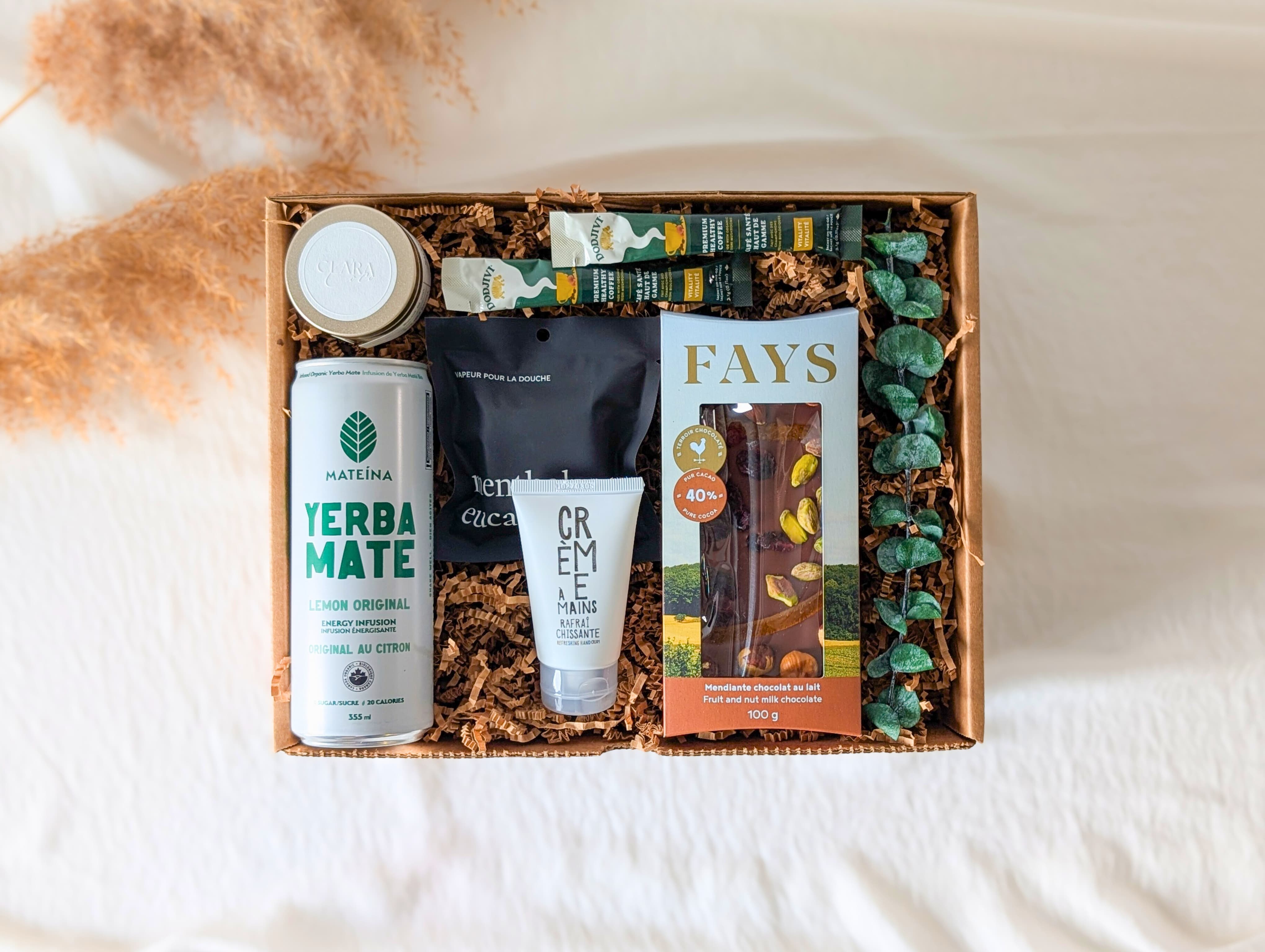 Boîte cadeau réconfort avec chocolat Fays, yerba maté, bougie et soins détente québécois