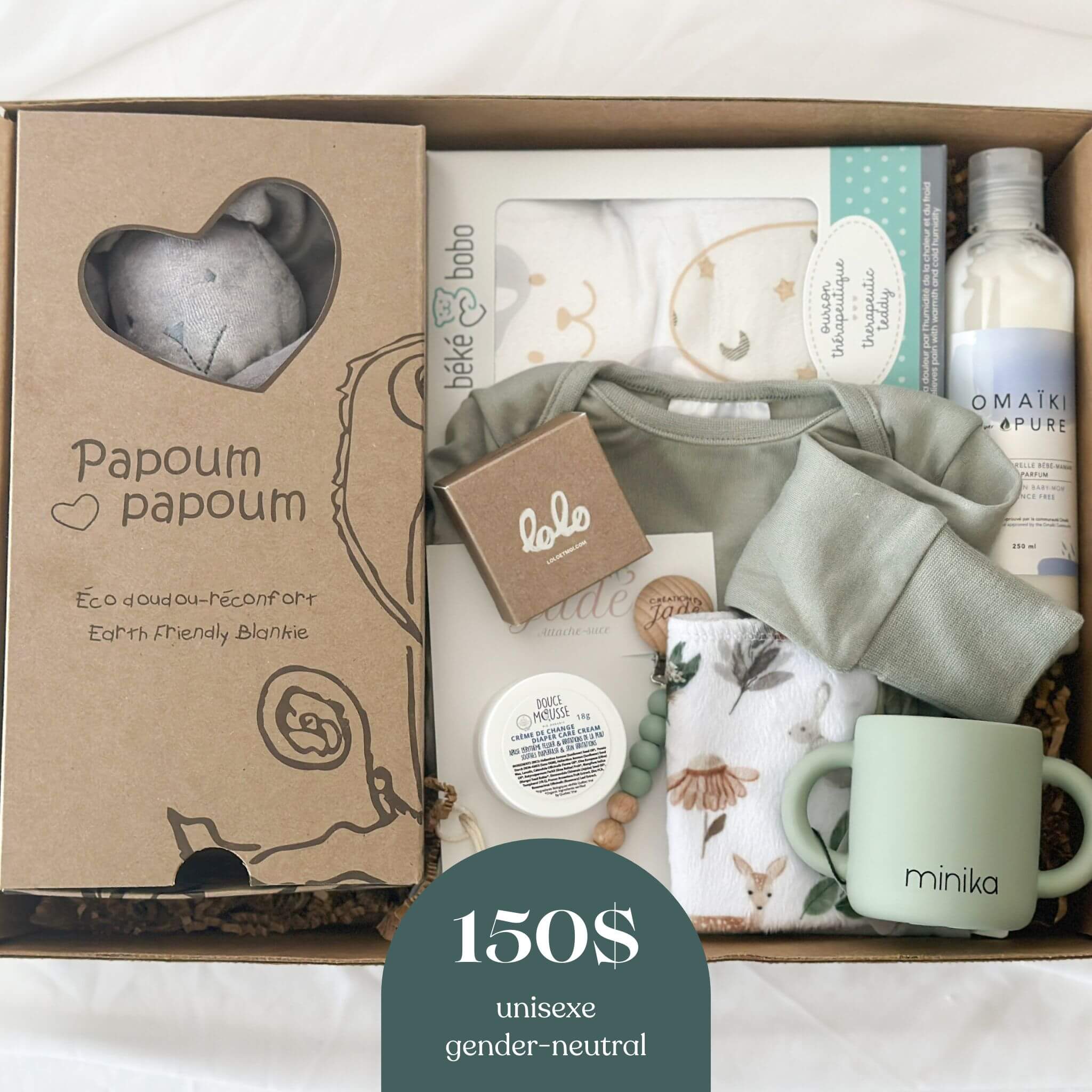 Boîte naissance unisexe 150 $ avec doudou, pyjama vert sauge et essentiels bébé produits québécois